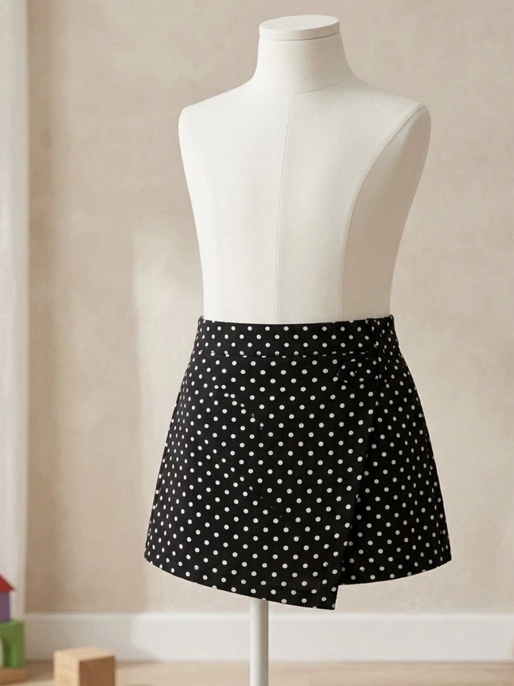 Zara Black Polka Dot Wrap Shorts Bow Accent Elastic Waist Size 5 years 110 cm